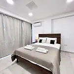 Finikoudes Nest 2 * ラルナカ